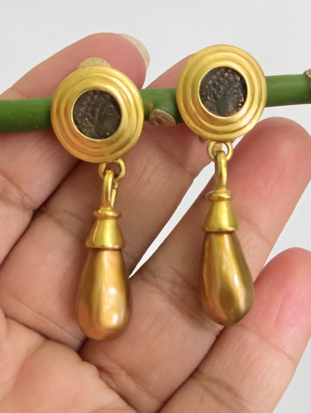 Vintage Carolee clip on earrings